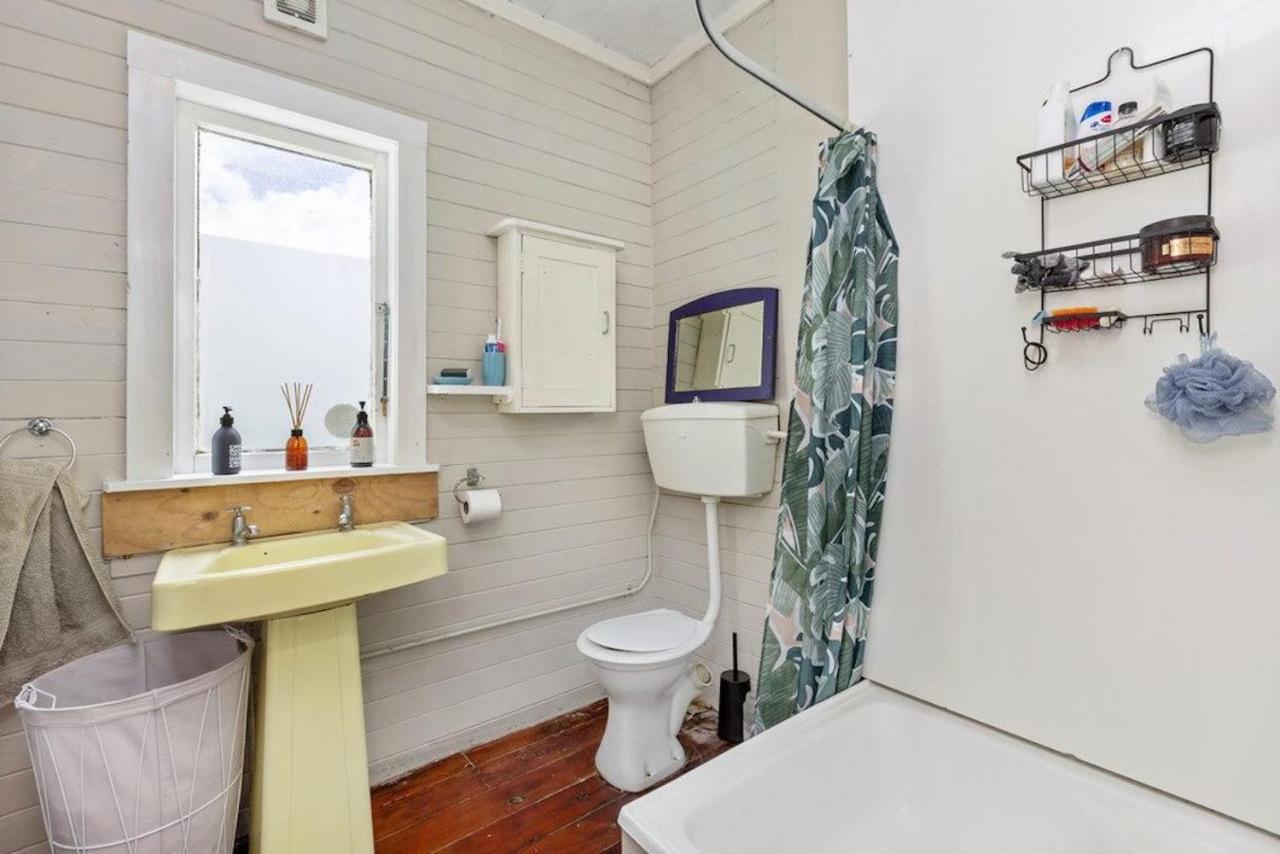 Cox Bay Cottage Raglan Exterior photo