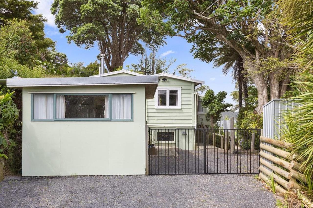 Cox Bay Cottage Raglan Exterior photo
